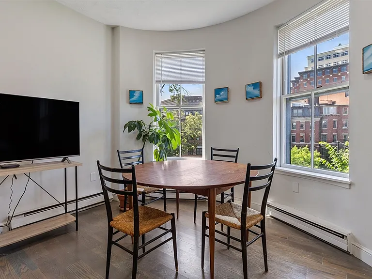 142 Chandler St #4 — Photo 4