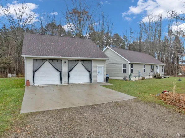 6789 Lyons Rd, Imlay City, MI 48444