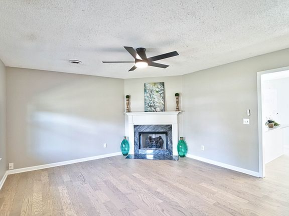4th image of 1201 Snead Dr