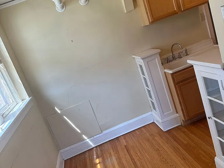 812 Broadway N — Photo 11