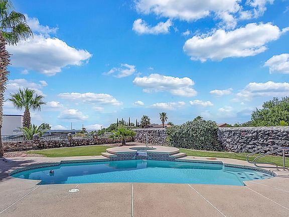 2nd image of 6829 Pasatiempo Cir