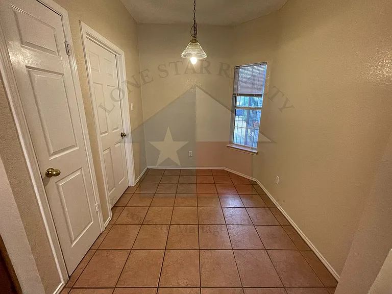 5006 Rockdale Dr — Photo 7