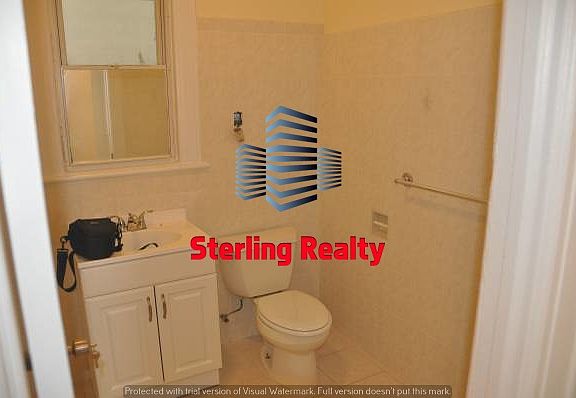 4th image of 3066 41st St