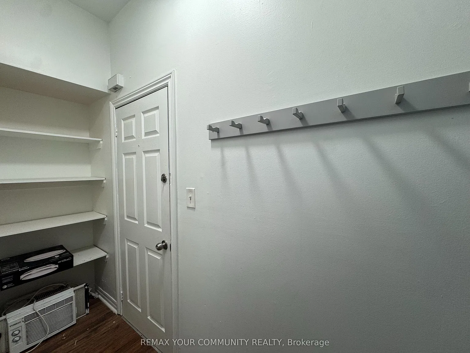 358 Main St W — Photo 2
