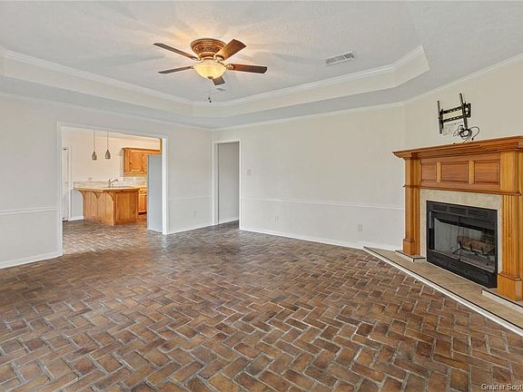 4th image of 1046 Tomahawk Dr