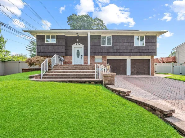 7 Mohegan Lane, Commack, NY 11725