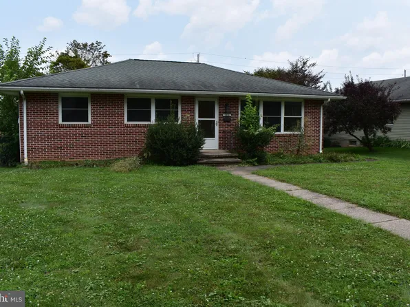 1020 Market St, Mifflinburg, PA 17844