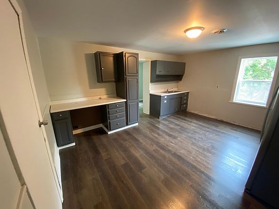 2nd image of 303 W Courtois St