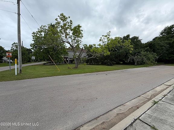 5th image of 341 Collier St