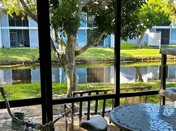 6033 34th St W APT 1, Bradenton, FL 34210