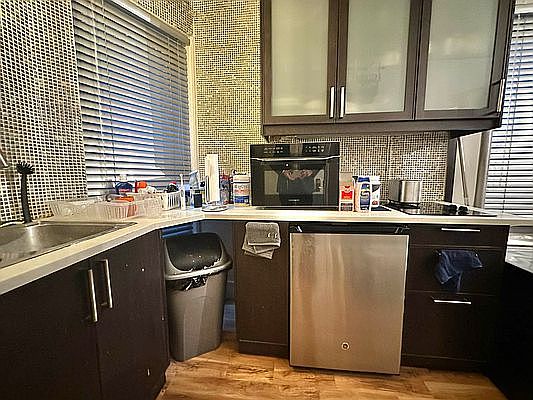 5th image of 540 W 47th St APT 15