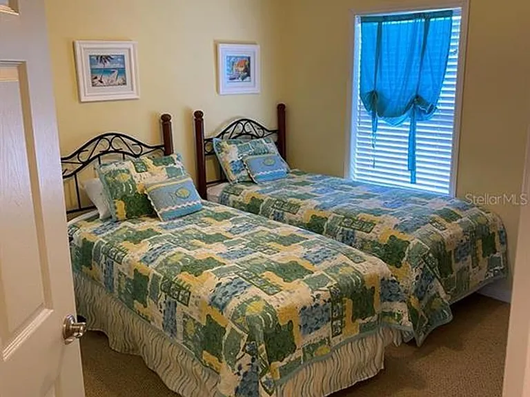 Bedroom 2 with two twin beds