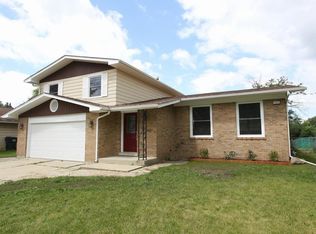 22610 Lakeshore Dr, Richton Park, IL 60471