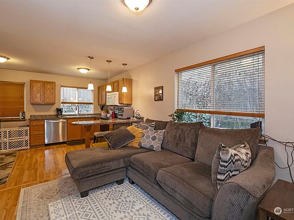 5th image of 4915 Bowwood Circle NE