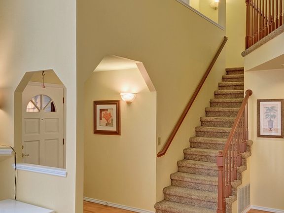 3rd image of 15787 Northup Way