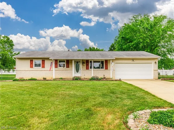 754 Greenwood Dr, Canal Fulton, OH 44614