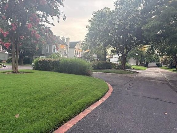 2nd image of 104 Island Crest Cir