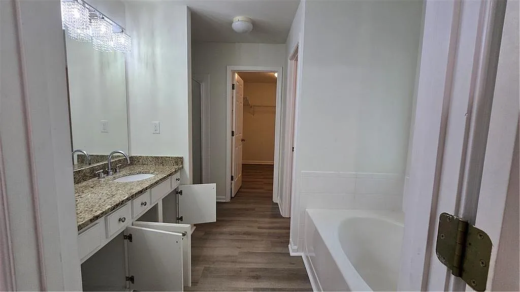 4 bed, 2.5 bath, 2124 sqft, $2,600 — Photo 4