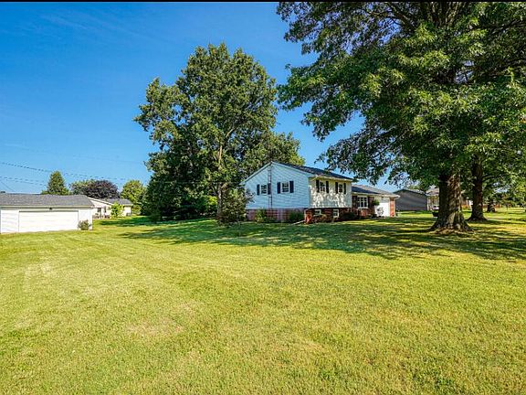 5th image of 159 Emerald Ln