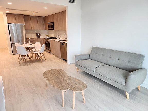 4th image of 1401 Hunter St #1002