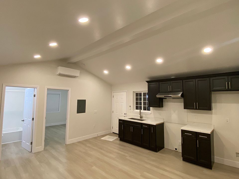 1st image of 1943 Alfreda Blvd #B