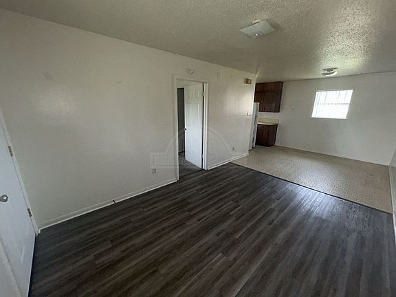 4th image of 207 W Avenue A