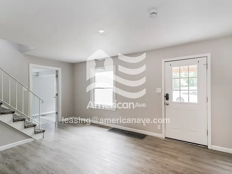 528464_004_wm_-_living_room_13109386.jpg
