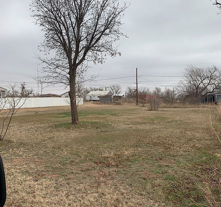 2nd image of 1910 West Dr