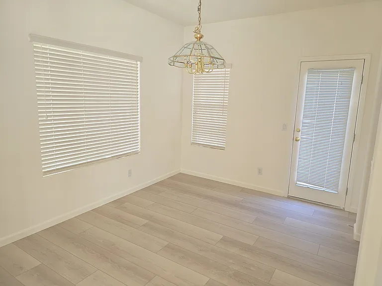 549 Cascade Dr — Photo 10