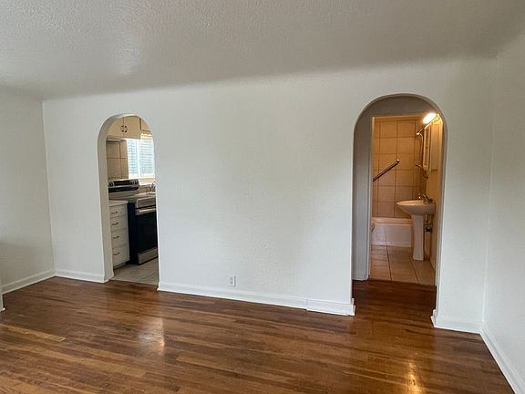 4th image of 1127 W Mulberry St #1