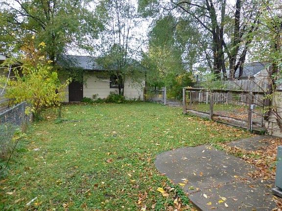 2nd image of 1801 Queen Ave N