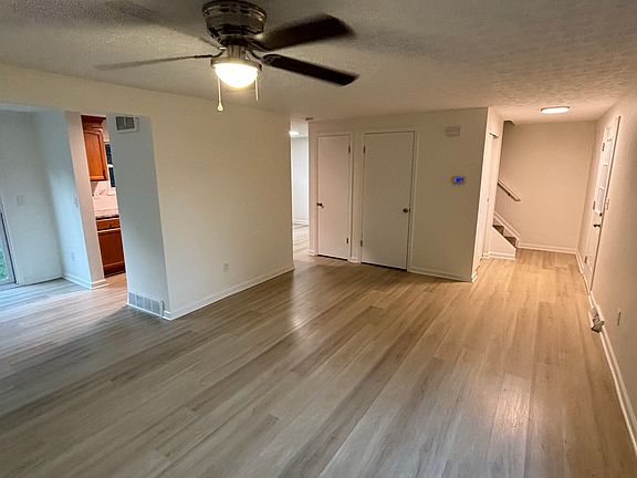 4th image of 2740 Tiara Ave