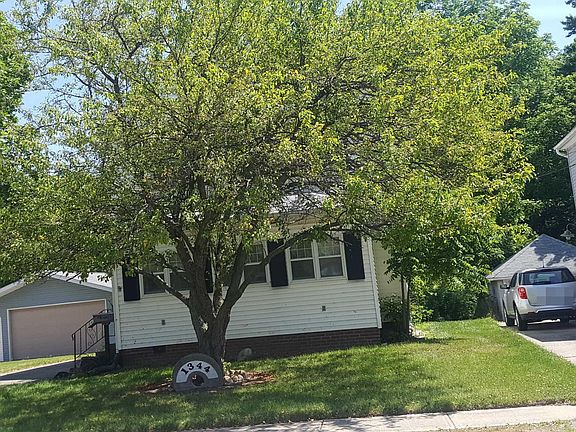 3rd image of 1344 East Ave
