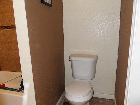 5th image of 604 S Oakland Blvd