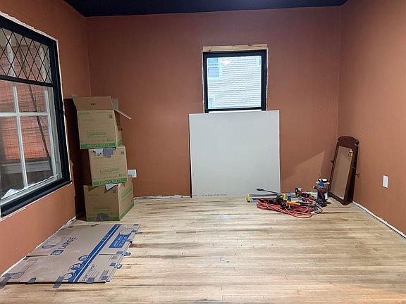 3rd image of 1313 Nelson Ave