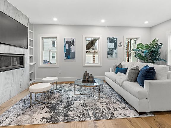 3rd image of 152 Charles St #1
