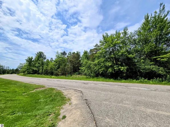 267 Pineview Dr, Mancelona, MI 49659