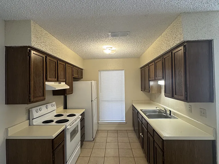405 Whitetail Dr — Photo 3