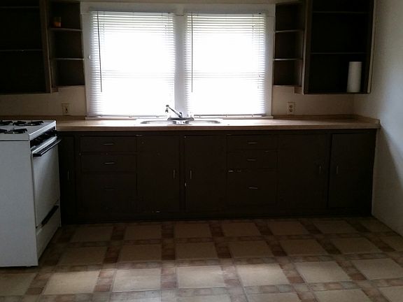 Eat in kitchen with refrigerator and stove