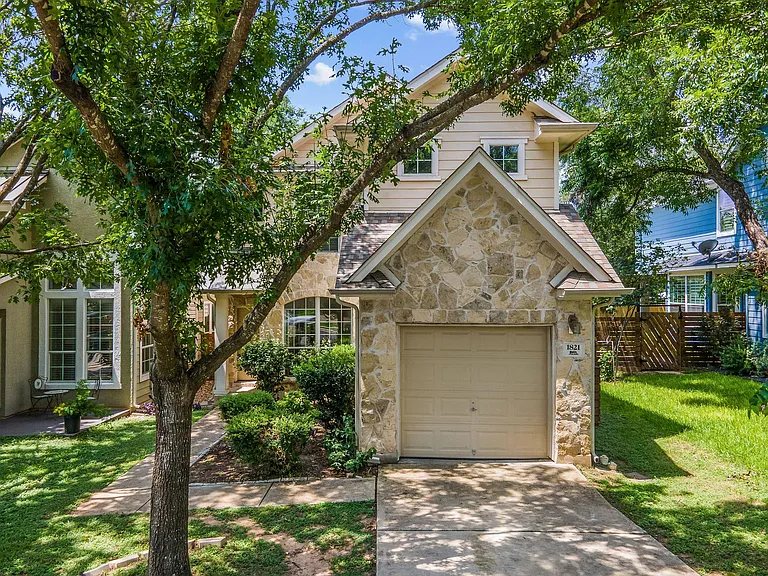1821 Village Oak Ct — Photo 1