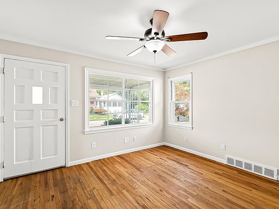 4th image of 4163 Helen Ave
