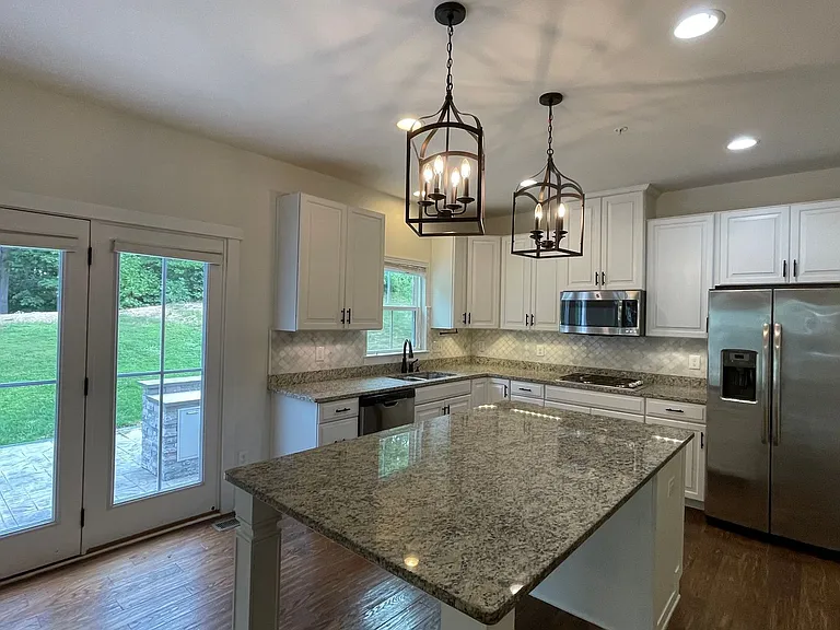 2309 Harmsworth Dr — Photo 2