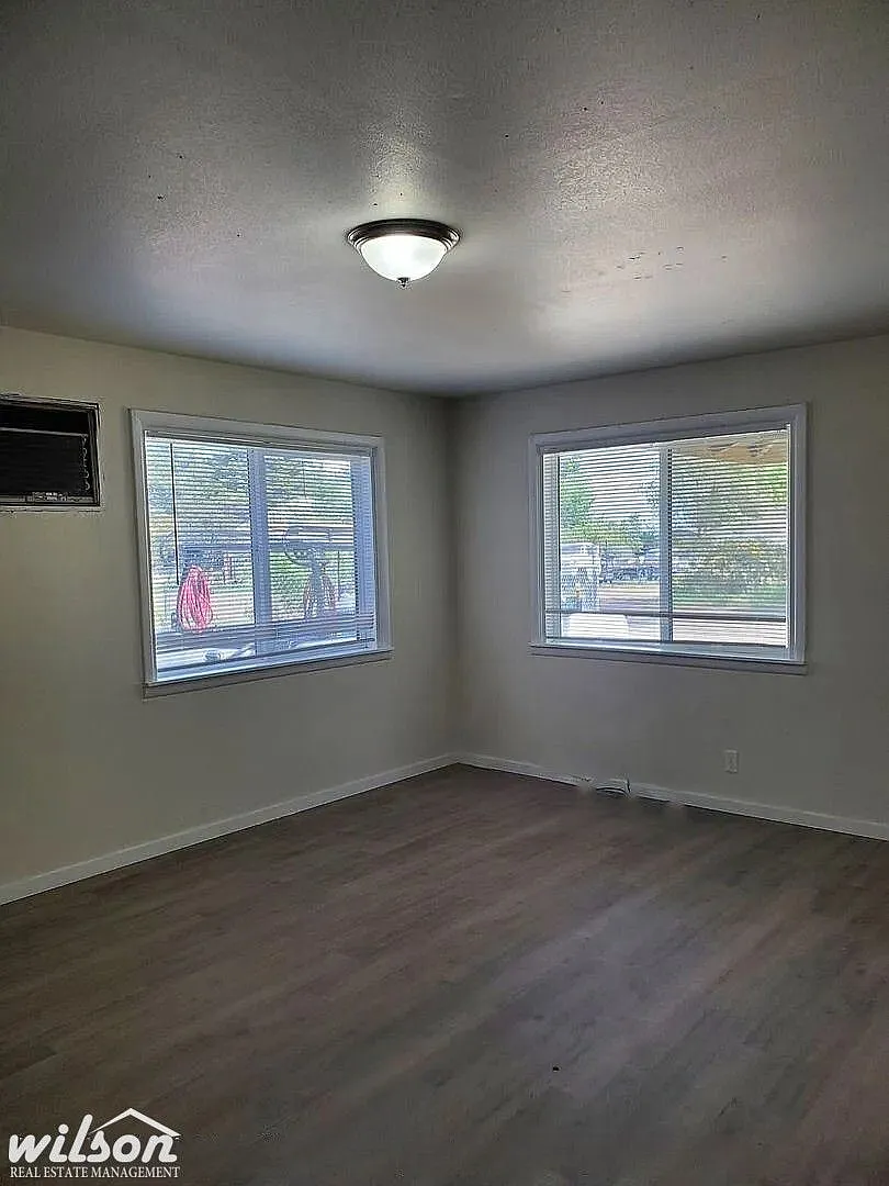Cozy 3 Bedrooms | 1 Bathroom Home in White Swan! — Photo 4