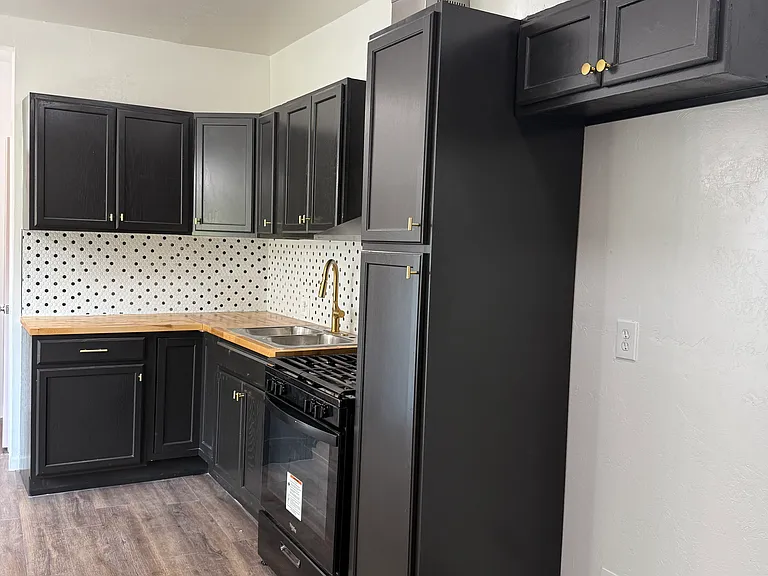 3007 NW 27th St #3007 — Photo 6