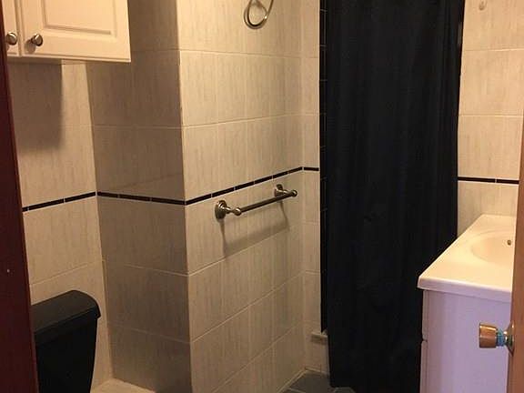 5th image of 839 Winthrop Ave #1