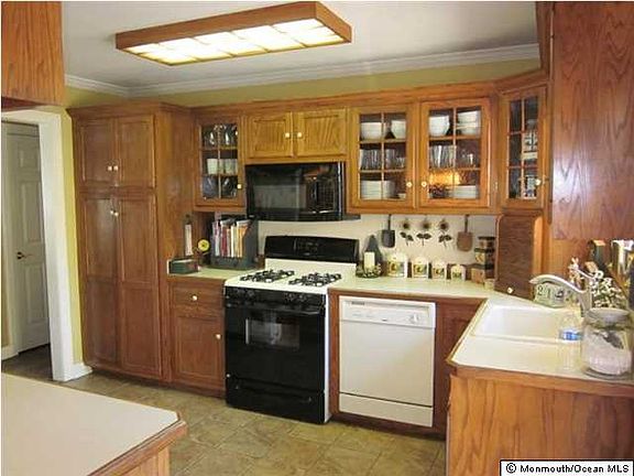 3rd image of 1471 Bellinger St