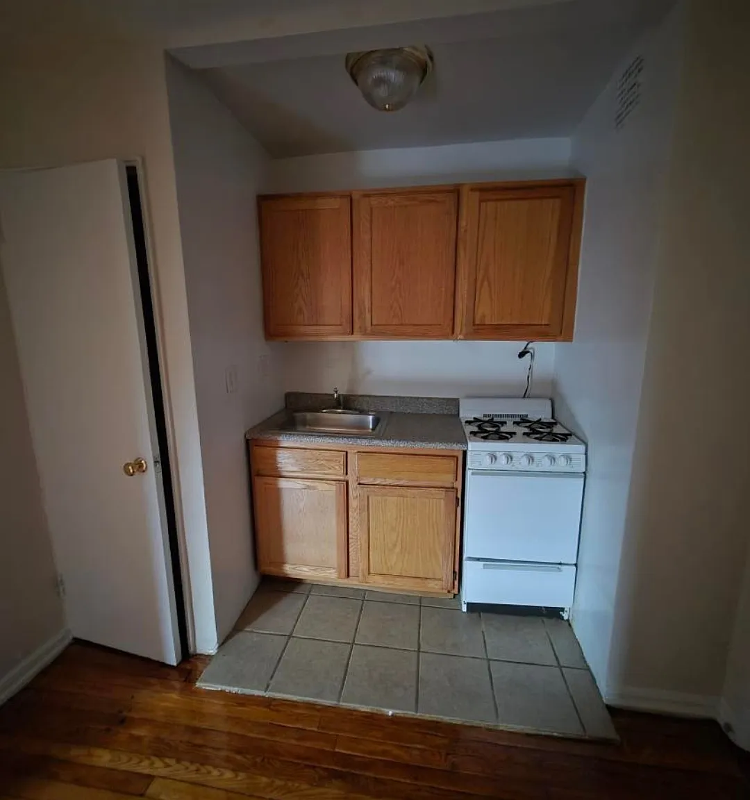 Studio, 600 sqft, $1,950 — Photo 4