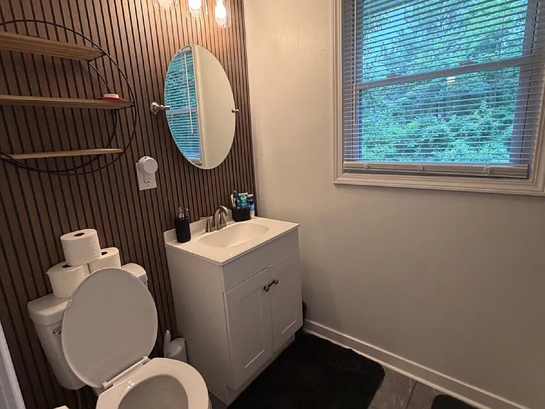 726 Lafayette Rd — Photo 10