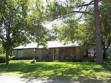 1st image of 840 Lakeside Dr