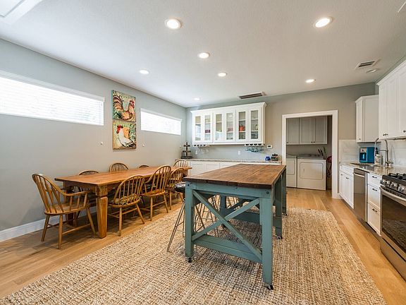 4th image of 1004 Circle Dr